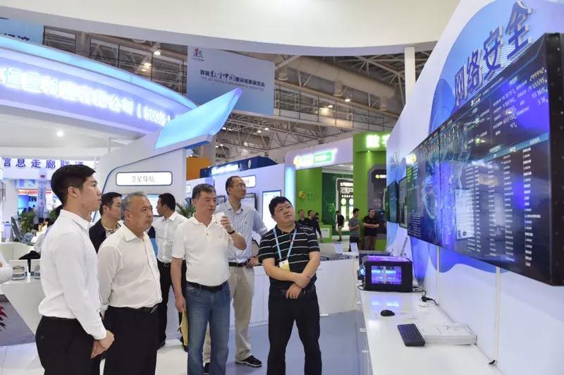 中国电子展台健康大数据1